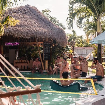 Clandestino Hostel Canggu Екстер'єр фото