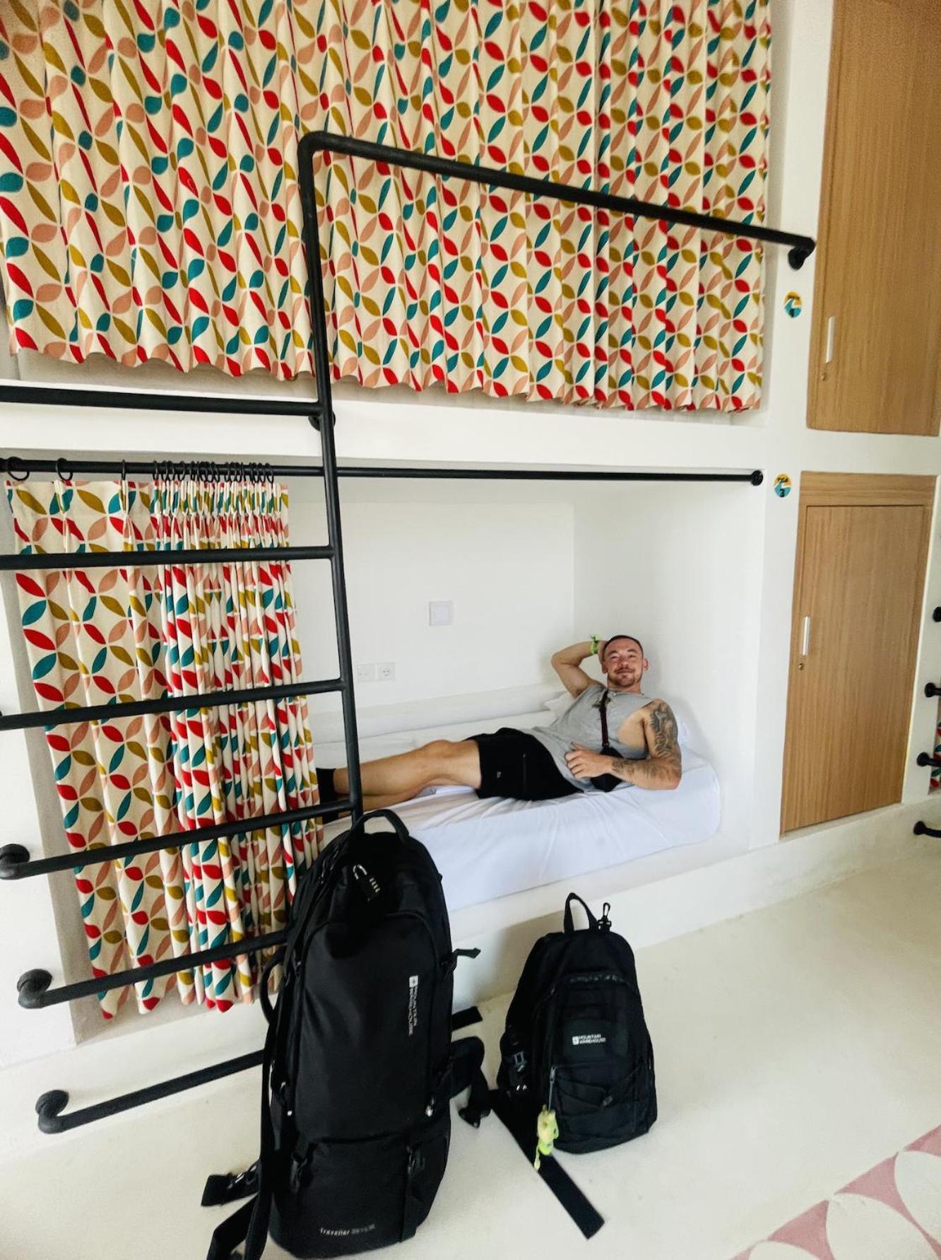 Clandestino Hostel Canggu Екстер'єр фото